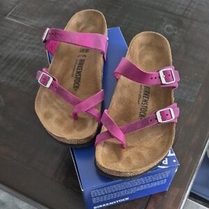 Birkenstock Mayari Oil Rubbed Leather Sandals in Magenta Like New Size 9  40 EU